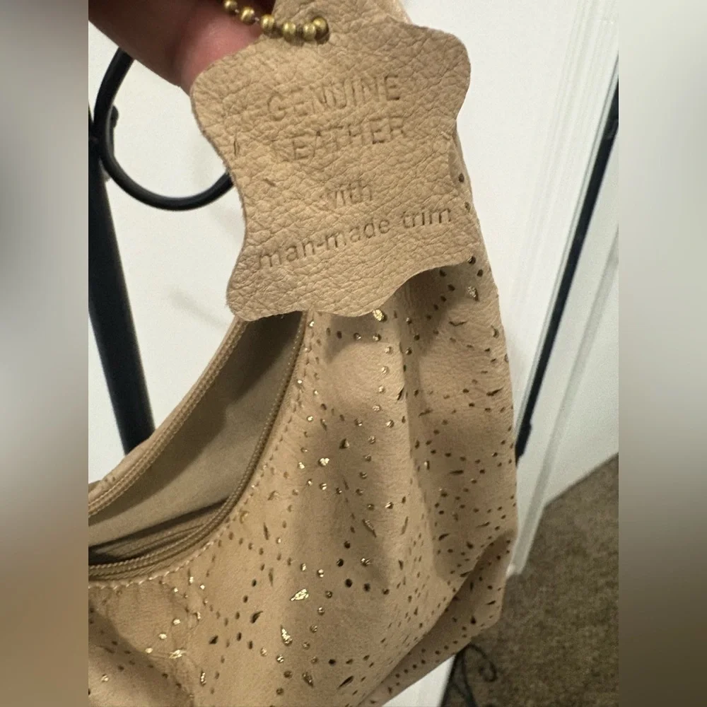 Chic Tan Hobo Bag with Gold Accents - Picture 4 of 8